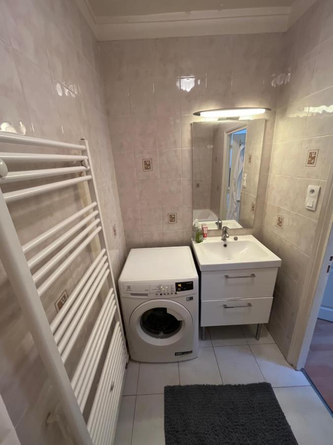 Amazing 1 Bedroom, 30Sec From Arc De Triomphe Parigi Esterno foto